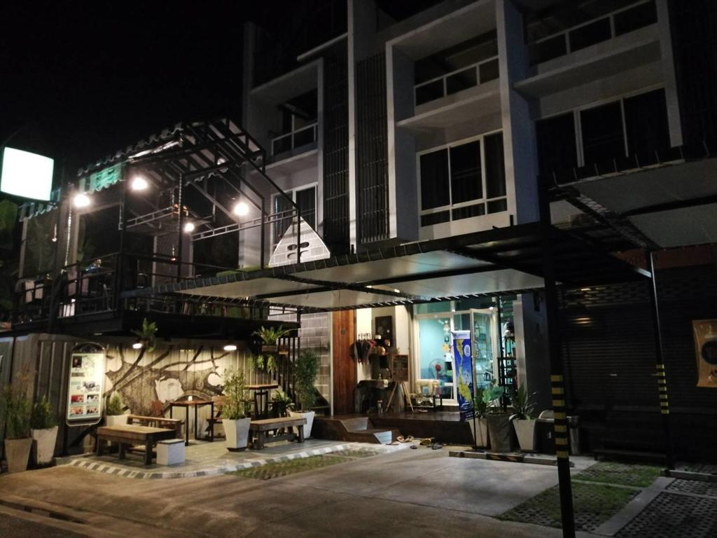 White Monkey Guesthouse Phetchaburi Dış mekan fotoğraf